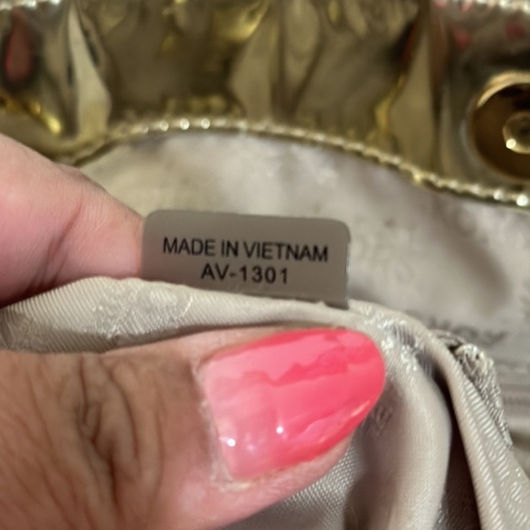 Michael Kors Delancy Pale Gold Mirror
Metallic Monogram Logo Tote EUC - Picture 16 of 17